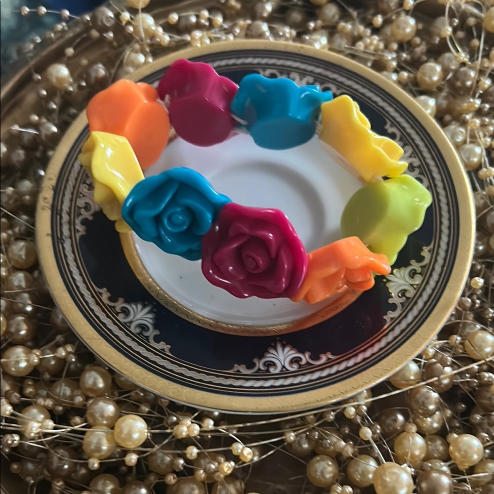 Multicolor Lucite Roses Stretch Bracelet